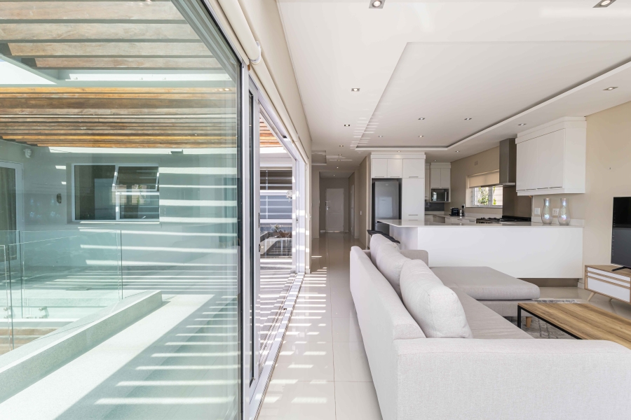 To Let 2 Bedroom Property for Rent in Bantry Bay Western Cape